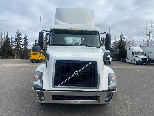 2018 Volvo VNL64300 in Heavy Trucks in Dartmouth - Image 2