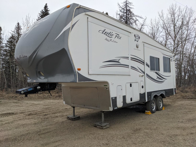2012 Arctic Fox 28 Ft T/A 5th Wheel Travel Trailer Silver Fox Ed in Travel Trailers & Campers in Edmonton - Image 4