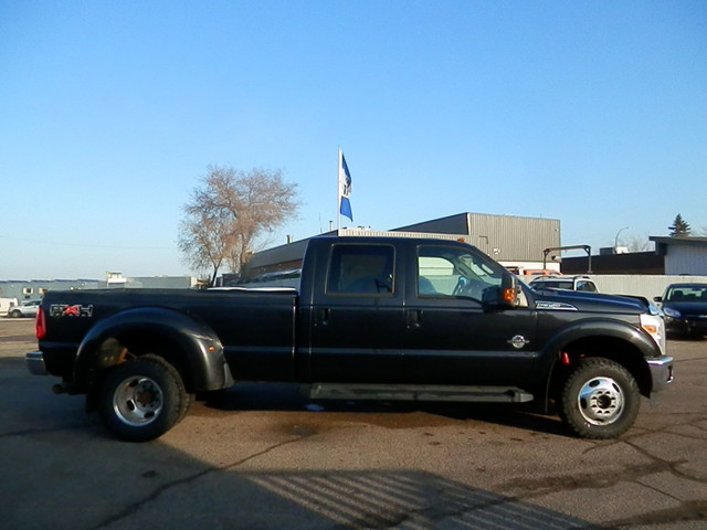 2011 Ford Super Duty F-350 DRW LARIAT in Cars & Trucks in Saskatoon - Image 3