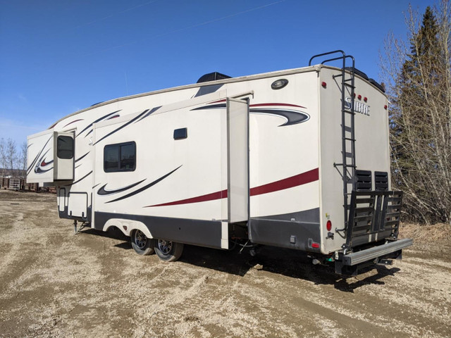 2014 Forest River 37 Ft T/A 5th Wheel Travel Trailer Saber in Travel Trailers & Campers in Edmonton - Image 4