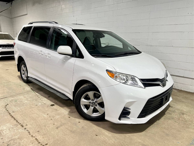 2018 Toyota Sienna MOBILITY WHEELCHAIR VAN! WE FINANCE! in Cars & Trucks in Mississauga / Peel Region - Image 2