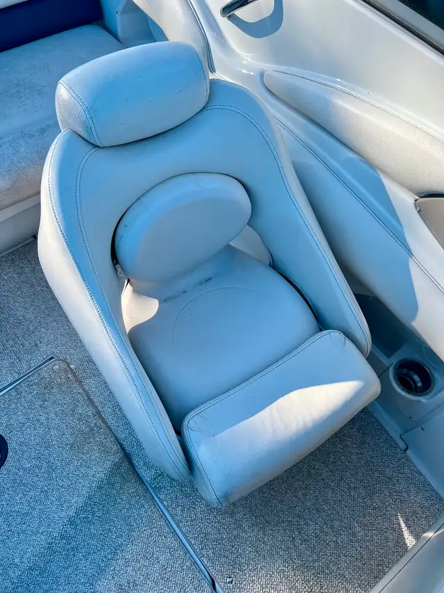 2006 CROWNLINE 200 in Powerboats & Motorboats in Sherbrooke - Image 9