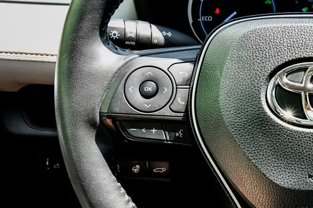 2019 Toyota RAV4 Hybrid Limited • SUNROOF • COOLED LEATHER • CP/ in Cars & Trucks in Cornwall - Image 19