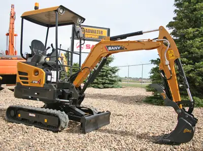 Features Auxiliary hydraulic circuit Units available with or without an enclosed Cab Limited tail sw...