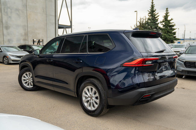 2024 Toyota Grand Highlander Hybrid XLE in Cars & Trucks in Edmonton - Image 3