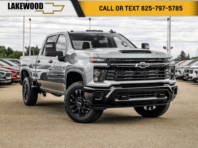 2025 Chevrolet Silverado 2500HD Custom | Running Boards in Cars & Trucks in Edmonton