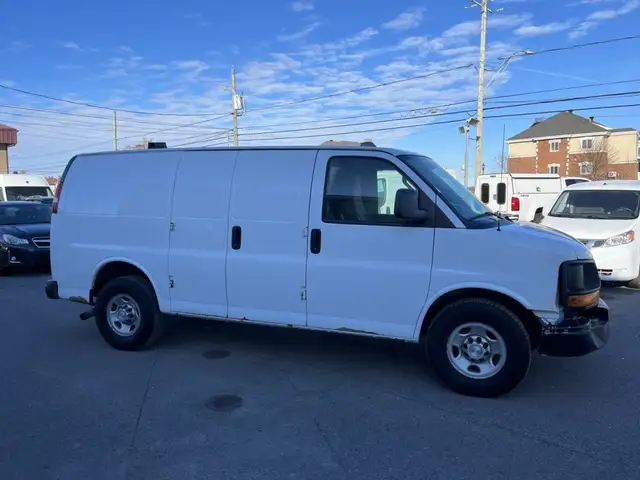 2017 Chevrolet Express Cargo Van in Cars & Trucks in Laval / North Shore - Image 8