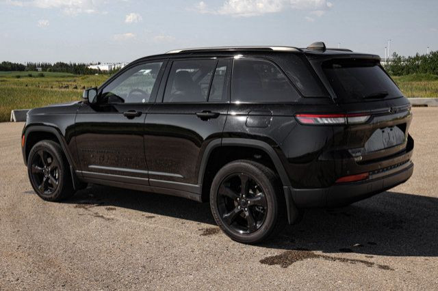2024 Jeep Grand Cherokee ALTITUDE 4X4 LEATEHR SUNROOF LOW KMS in Cars & Trucks in Strathcona County - Image 2