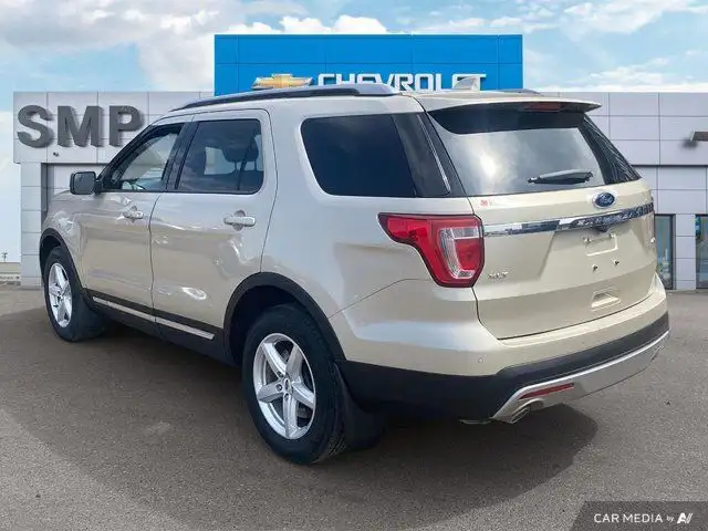 2017 Ford Explorer XLT | AWD | Remote Start | Back Up Cam in Cars & Trucks in Saskatoon - Image 5