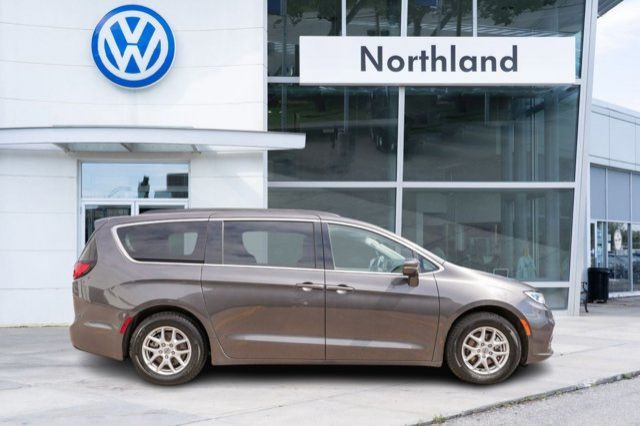 2022 Chrysler Pacifica Touring L in Cars & Trucks in Calgary - Image 2