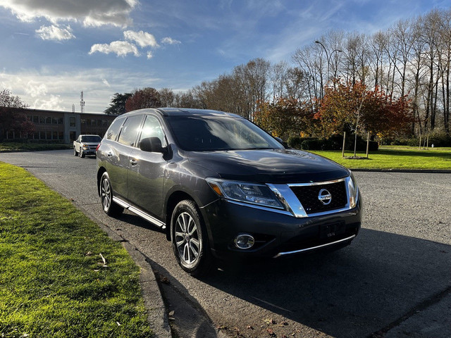 2014 Nissan Pathfinder 4WD in Cars & Trucks in Delta/Surrey/Langley