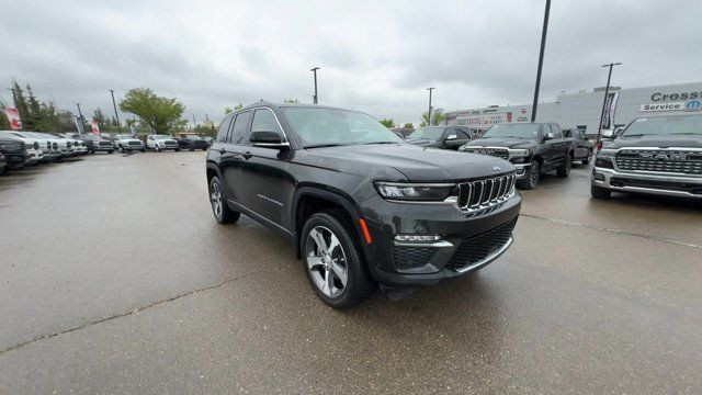 2023 Jeep Grand Cherokee 4xe BASE | Apple CarPlay | Heated Seats in Cars & Trucks in Edmonton - Image 4