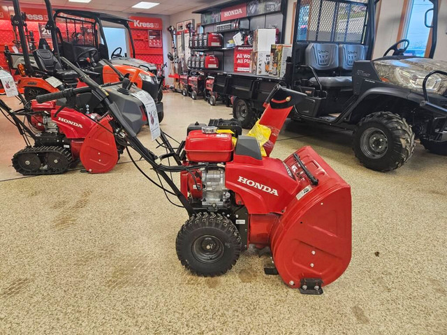 2023 Honda 2023 Honda HSS928CW - Snow Blower - Walk Behind in Farming Equipment in Chatham-Kent - Image 2