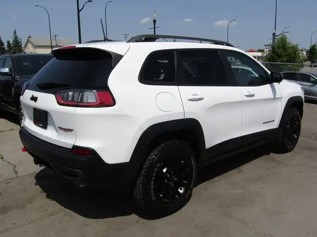 2019 Jeep Cherokee TRAILHAWK ELITE 4x4 B.S.A/NAV/CAM/PANOROOF/73 in Cars & Trucks in Calgary - Image 14