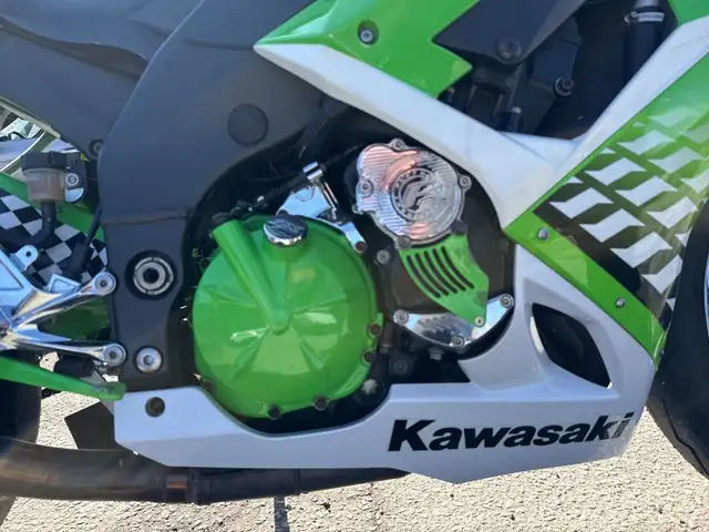 2010 Kawasaki Ninja ZX-10R ~ NINJA ZX10R ~ LOW KMS ~ ROCKET ~ CO in Sport Bikes in City of Toronto - Image 26