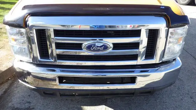 2015 ford Econoline E-450 Cube Van With Bucket in Heavy Trucks in Richmond - Image 12