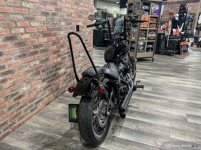 2023 Harley-Davidson Softail FXBBS - Street Bob 114 in Street, Cruisers & Choppers in Calgary - Image 4