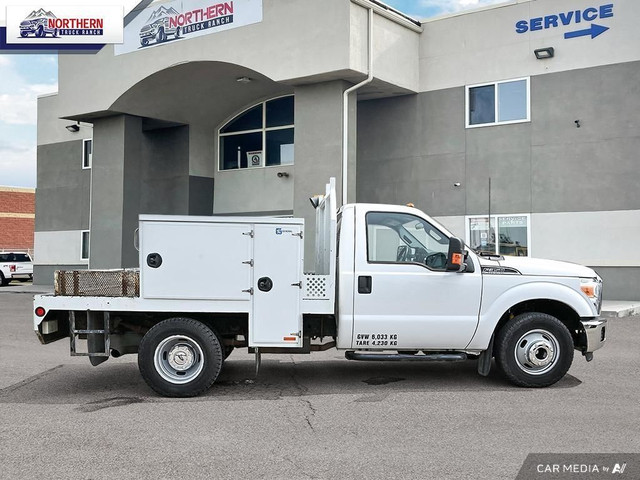 2012 Ford F-350 Chassis XLT REGULAR CAB FLAT DECK UTILITY TRUCK in Cars & Trucks in Edmonton - Image 4