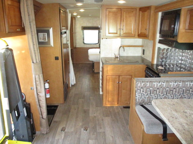 2019 Winnebago Vista LX 30T*18 HC #56641 in Travel Trailers & Campers in Abbotsford - Image 3