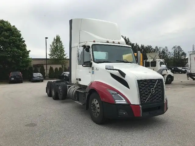 2021 Volvo VNL84300 dans Camions lourds dans Delta/Surrey/Langley - Image 2