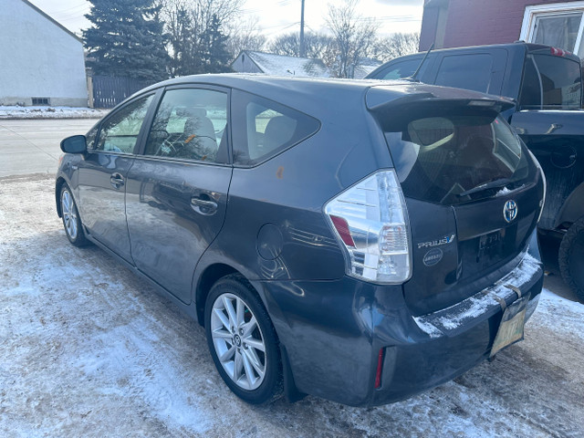 2014 Toyota Prius v Touring LEATHER/SUNROOF/NAVIGATION dans Autos et camions  à Winnipeg - Image 4