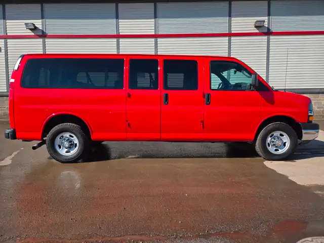 2021 Chevrolet Express Passenger 3500 / LT / 12 PASSENGERS 155"  in Cars & Trucks in West Island - Image 10