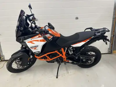 Extremely clean 2018 1290 Super Adventure R with plenty of accessory upgrades including: Center Stan...
