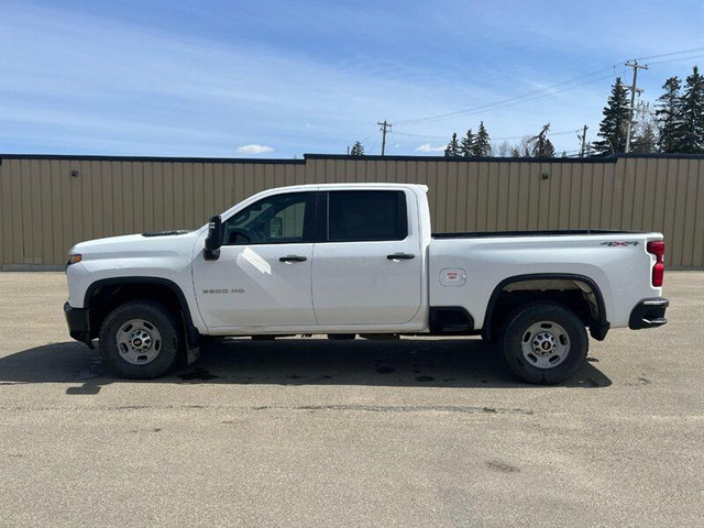 2022 Chevrolet Silverado 2500 Diesel Custom Crew Cab 4x4 in Cars & Trucks in St. Albert - Image 2