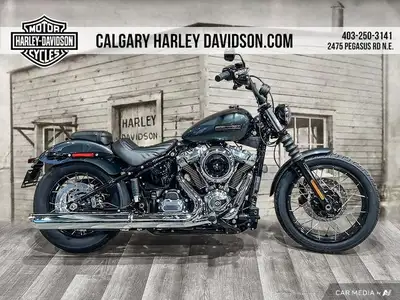 Born to be yours. The Street Bob is a lean, mean bobber with mini-ape handlebars, mid-mounted foot c...