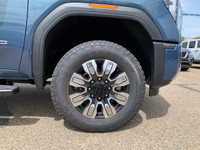 The Sierra Denali elevates the driving experience with driver-focused technologies and handcrafted m... (image 9)