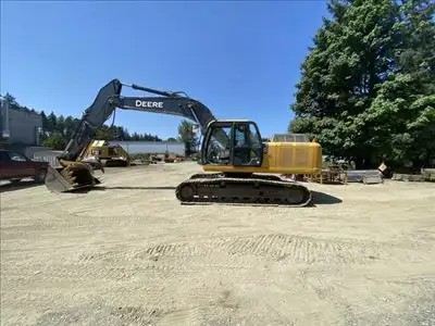 Hours: 9900 | Location: Nanaimo, BC, CA | Arms: Long Arm; Attachments: Aux Hydraulics; Booms: Standa...