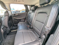 LOW KMS! ESCAPE SEL AWD! BLACK ON BLACK, LOADED! APPLE CARPLAY/ANDROID AUTO, LEATHER INTERIOR, GPS N... (image 8)
