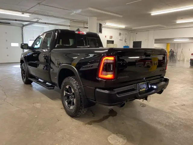 2019 Ram 1500 Rebel 4x4 Quad Cab 6'4 Box dans Autos et camions dans Calgary - Image 8