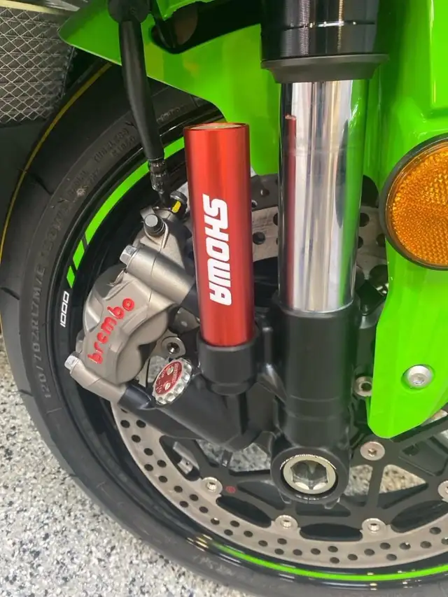 2025 KAWASAKI NINJA ZX-10R KRT in Sport Touring in Laval / North Shore - Image 5