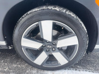 Le Hyundai Santa Fe 2024 version Luxe AWD est un VUS élégant et performant, idéal pour les familles... (image 3)