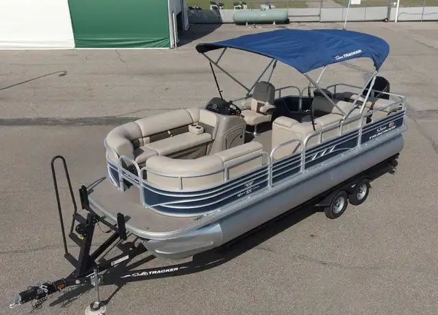 2021 Sun Tracker Sport Fish 22 DLX; Mercury 90 4Stroke CT--used  in Powerboats & Motorboats in Prince Albert - Image 2