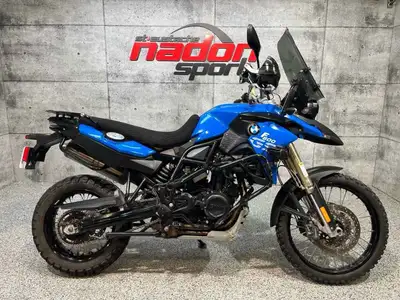 La BMW F800GS 2013 est une moto d’aventure polyvalente équipée d’un moteur bicylindre de 798 cm³ dév...