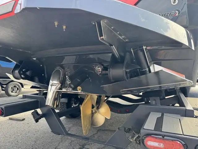 2025 Supra SV 450 in Powerboats & Motorboats in Saskatoon - Image 7