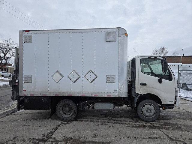 2017 Hino 195 195 - 12Ft Box - Custom Lift Gate - CERTIFIED in Cars & Trucks in City of Toronto - Image 3