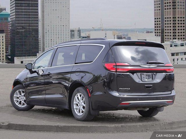 2022 Chrysler Pacifica Touring L | No Accidents | Leather | 7 in Cars & Trucks in Calgary - Image 4