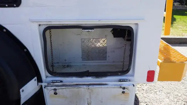 2015 ford Econoline E-450 Cube Van With Bucket in Heavy Trucks in Richmond - Image 17
