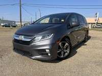 Recent Arrival! 3rd row seats: split-bench, 7 Speakers, AM/FM radio, Apple CarPlay/Android Auto, Aut... (image 1)