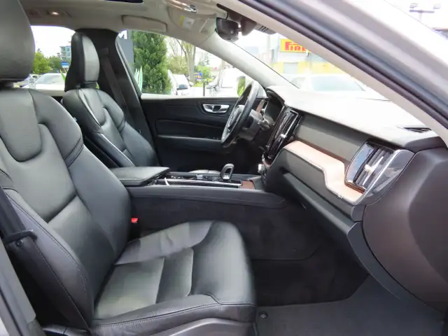 2022 Volvo XC60 Recharge T8 eAWD PHEV Inscription Expression - L dans Autos et camions dans Région d’Oakville/Halton - Image 20