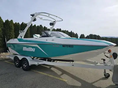 2021 MALIBU WAKESETTER MLX 21 POWER WEDGE 2 500 HOURS