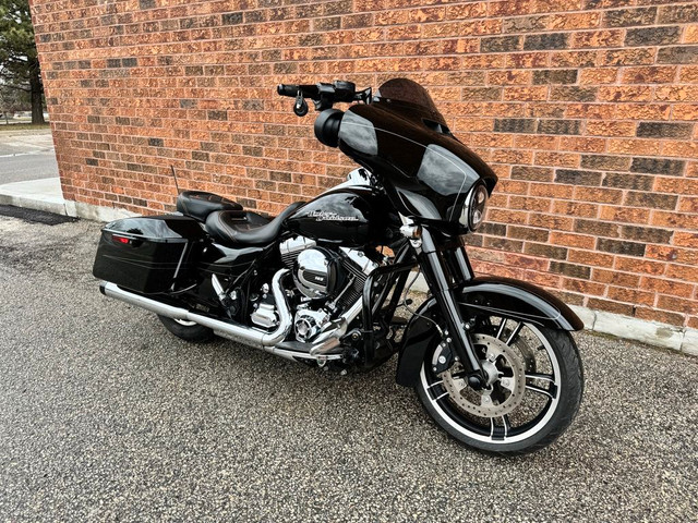  2015 Harley-Davidson Street Glide Special **OVER $10,000 IN EXT in Touring in Markham / York Region - Image 4