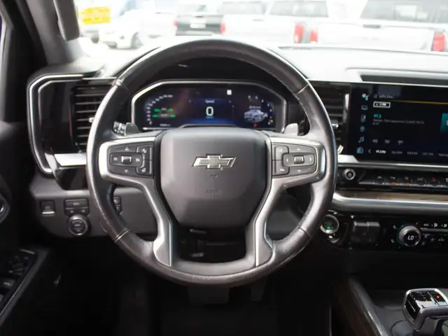 2022 Chevrolet Silverado 1500 Crew Cab Short Box 4-Wheel Drive R in Cars & Trucks in Edmonton - Image 17