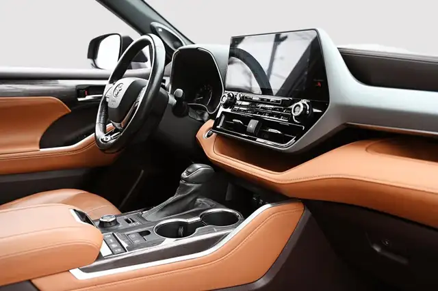 2021 Toyota Highlander 2021 LIMITED + AWD + GPS + CUIR + TOIT +  in Cars & Trucks in Longueuil / South Shore - Image 35