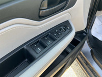 Recent Arrival! 3rd row seats: split-bench, 7 Speakers, AM/FM radio, Apple CarPlay/Android Auto, Aut... (image 5)