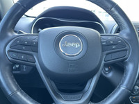 This 2019 Jeep Cherokee Trailhawk is loaded with features! Navigation, AWD, large sunroof, adaptive... (image 5)
