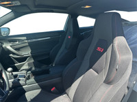 The 2017 Honda Civic Si is a sport-oriented compact sedan that offers a compelling blend of performa... (image 8)